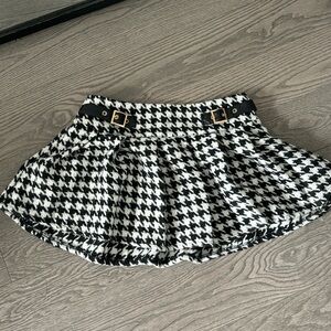 NWOT Sugar Thrillz by Dolls Kill pleated houndstooth mini skirt with buckles